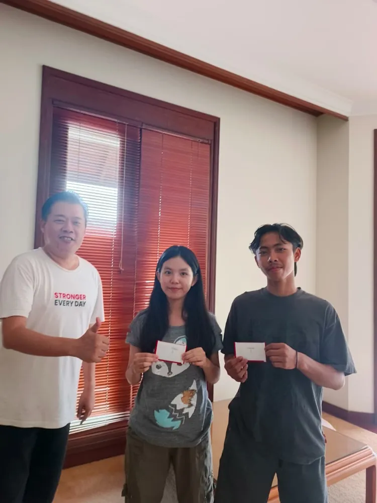 Pemilik CV Asa Haryanto memberikan apresiasi kepada karyawan